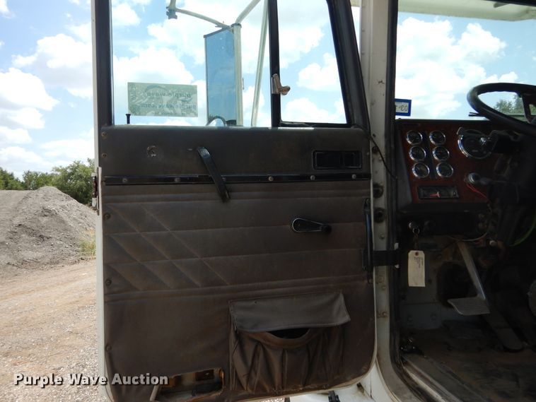 image for item DF2571 1996 International 9200 dump truck
