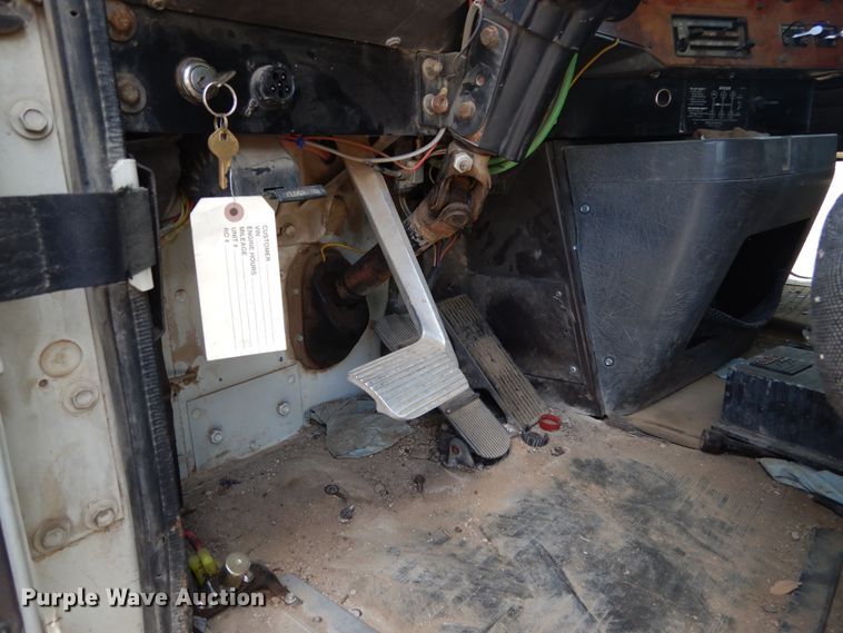 image for item DF2571 1996 International 9200 dump truck