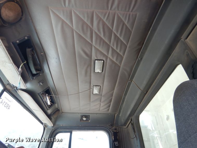 image for item DF2571 1996 International 9200 dump truck