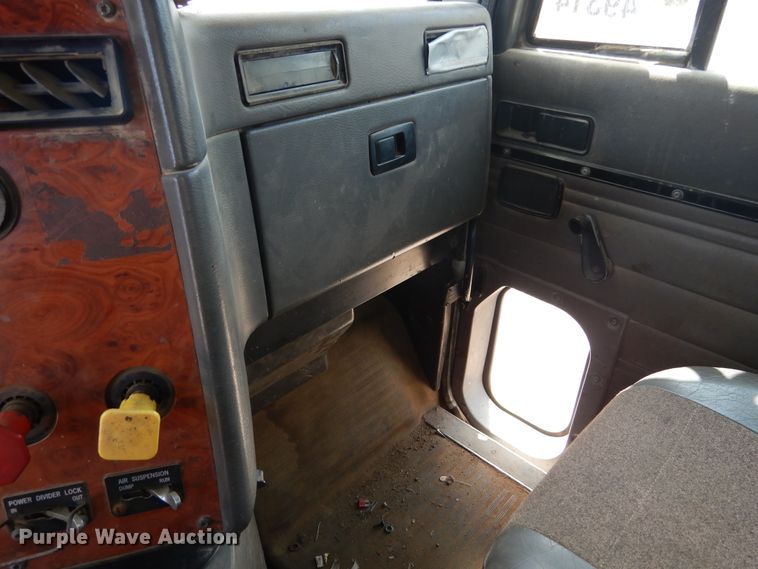 image for item DF2571 1996 International 9200 dump truck