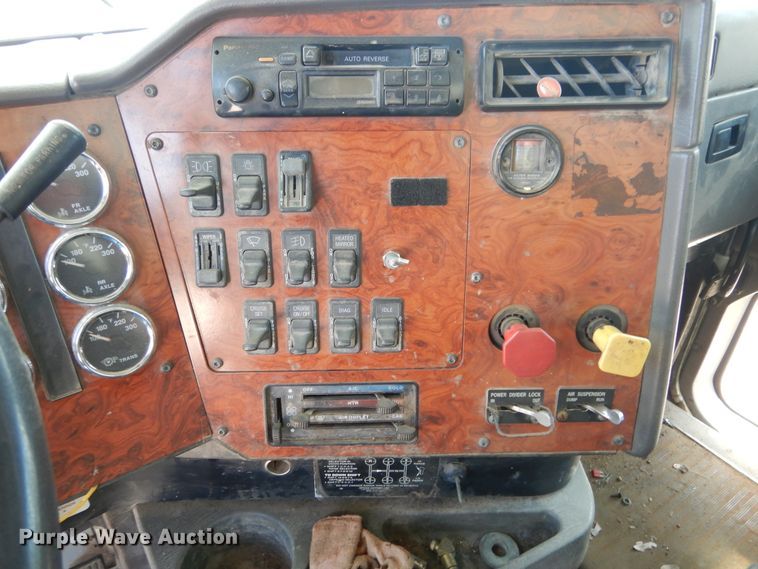 image for item DF2571 1996 International 9200 dump truck