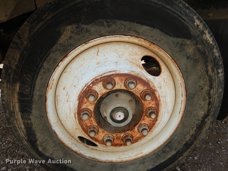 image for item DF2571 1996 International 9200 dump truck