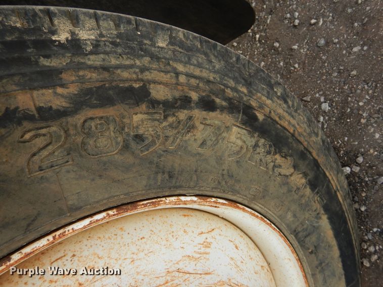 image for item DF2571 1996 International 9200 dump truck