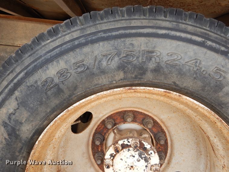 image for item DF2571 1996 International 9200 dump truck