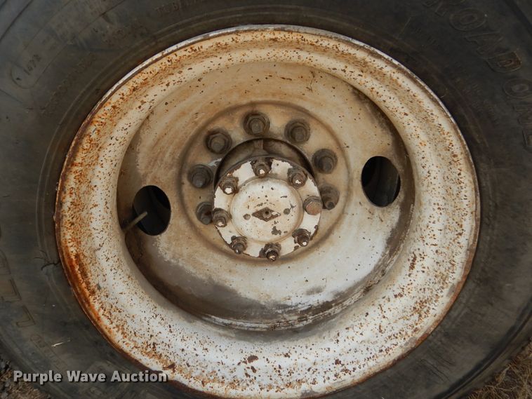 image for item DF2571 1996 International 9200 dump truck