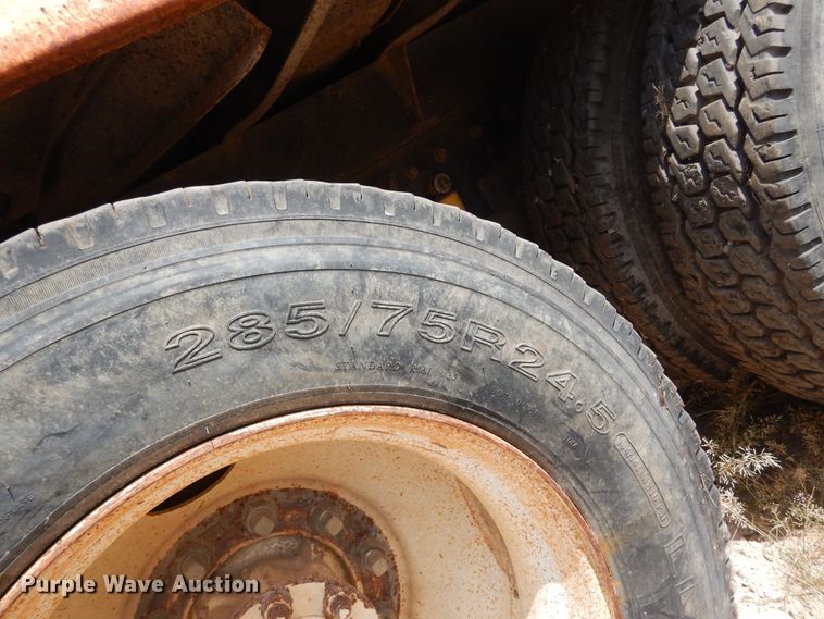 image for item DF2571 1996 International 9200 dump truck