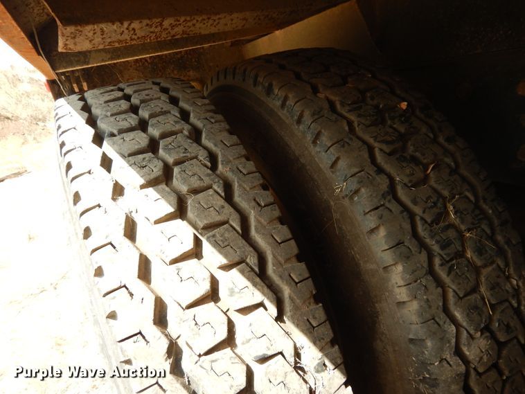 image for item DF2571 1996 International 9200 dump truck