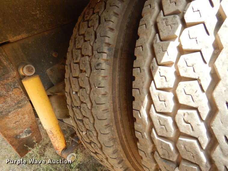 image for item DF2571 1996 International 9200 dump truck