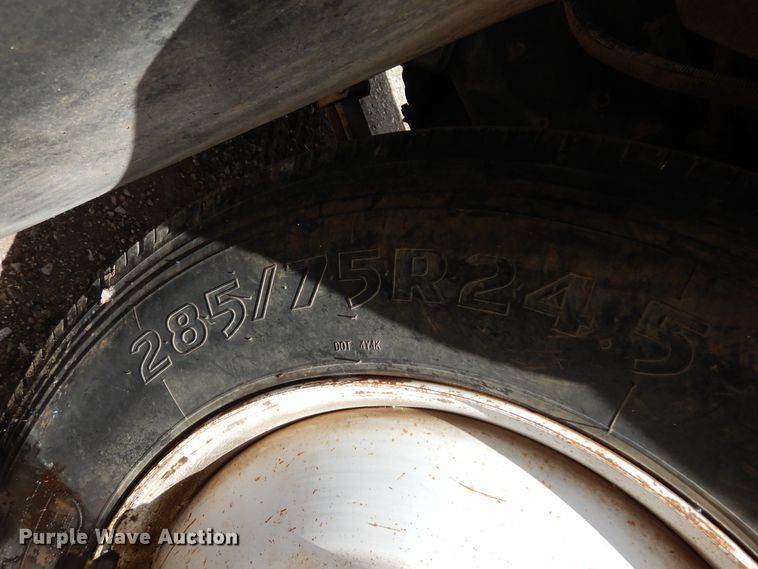 image for item DF2571 1996 International 9200 dump truck