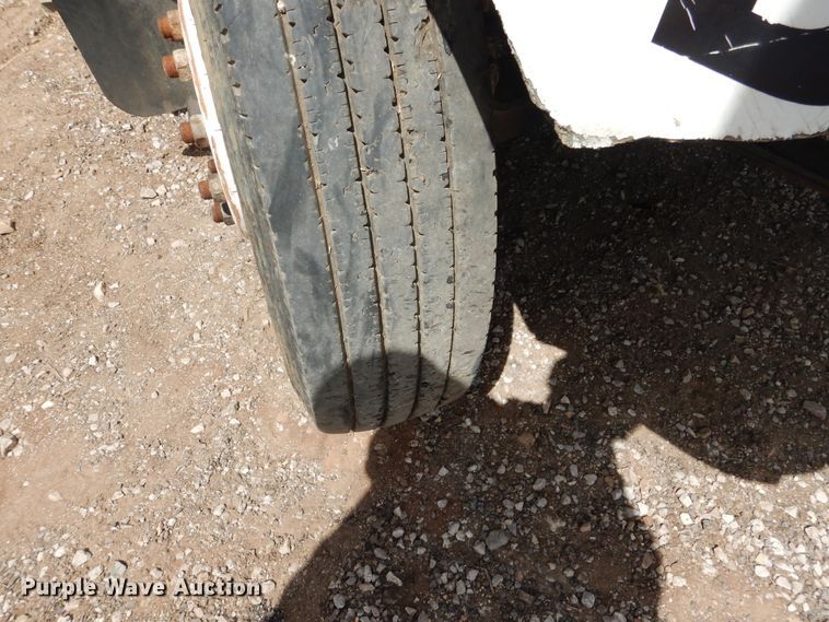 image for item DF2571 1996 International 9200 dump truck