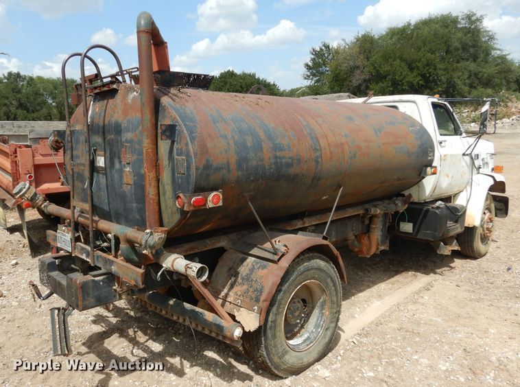 image for item DF2572 1982 Chevrolet C70 tank truck