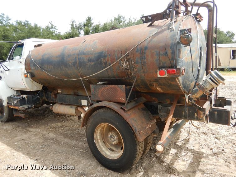 image for item DF2572 1982 Chevrolet C70 tank truck