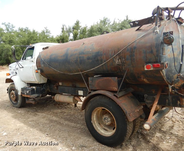 image for item DF2572 1982 Chevrolet C70 tank truck