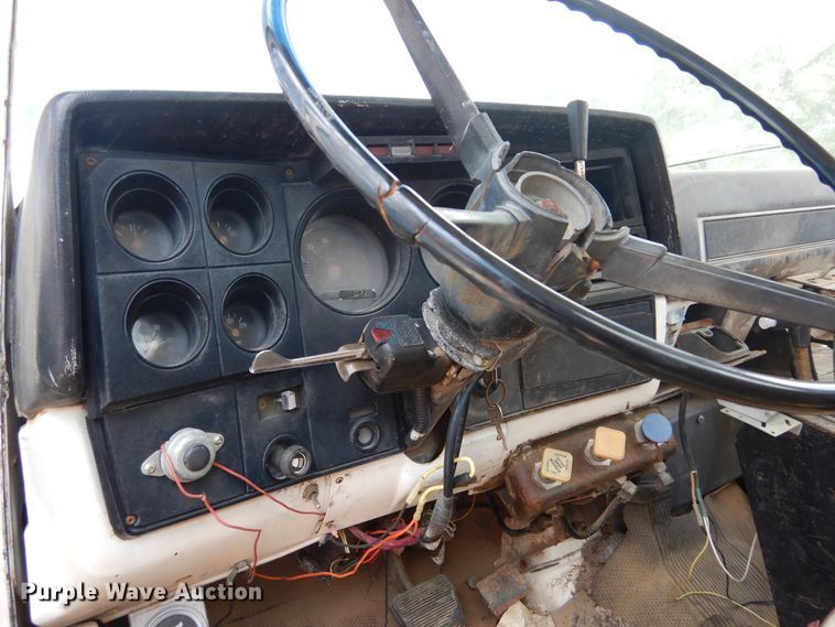 image for item DF2572 1982 Chevrolet C70 tank truck