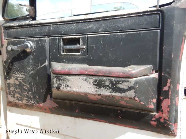 image for item DF2572 1982 Chevrolet C70 tank truck