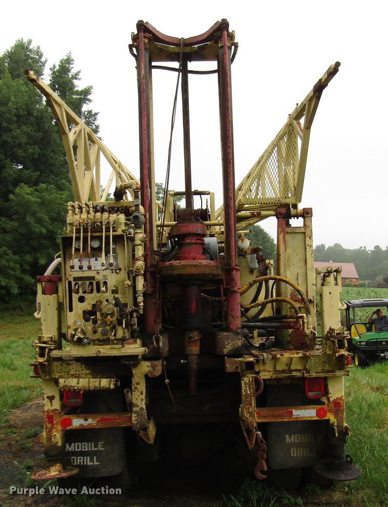 image for item DG1382 Drilling rig
