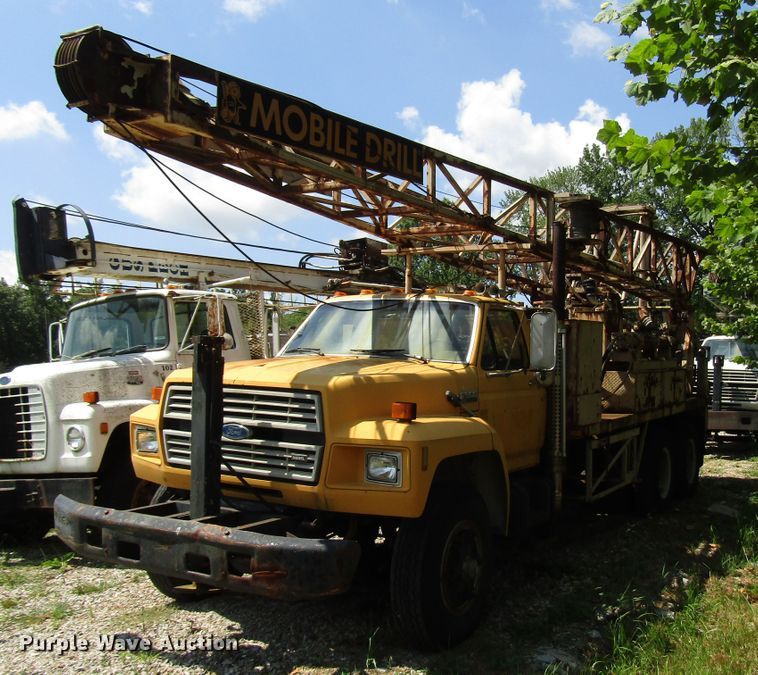 image for item DG1390 1988 Ford FT900 drilling rig truck