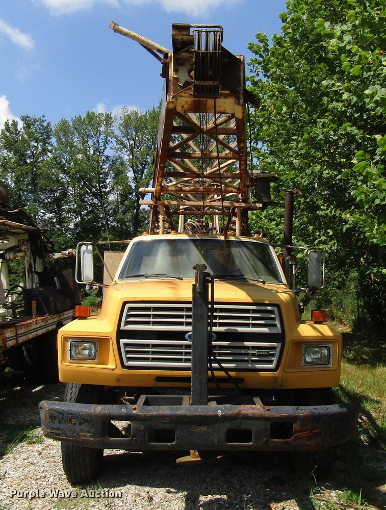 image for item DG1390 1988 Ford FT900 drilling rig truck