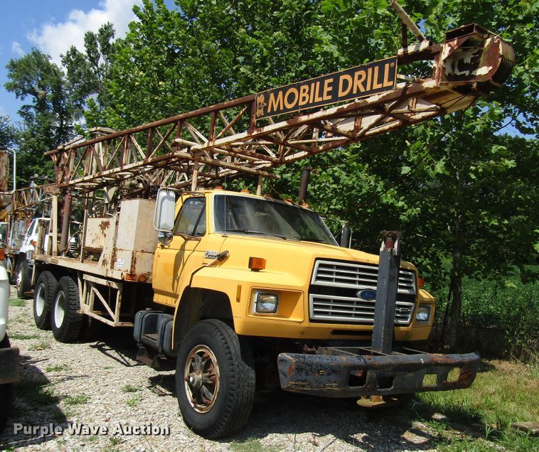 image for item DG1390 1988 Ford FT900 drilling rig truck