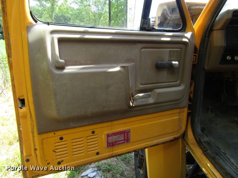 image for item DG1390 1988 Ford FT900 drilling rig truck