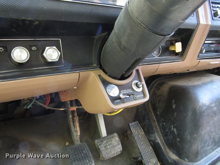 image for item DG1390 1988 Ford FT900 drilling rig truck