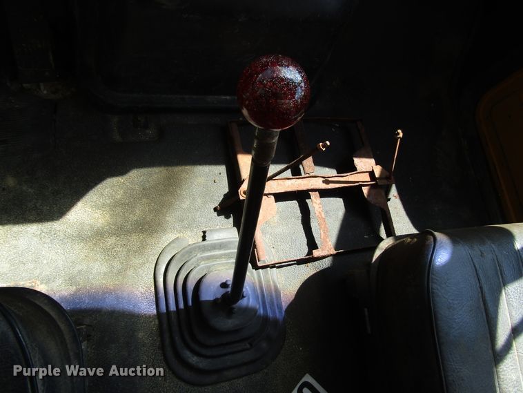 image for item DG1390 1988 Ford FT900 drilling rig truck