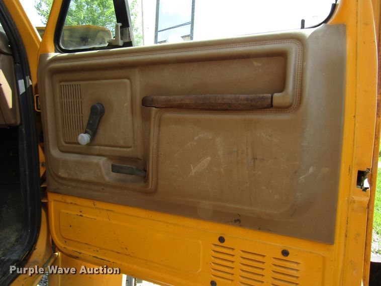 image for item DG1390 1988 Ford FT900 drilling rig truck