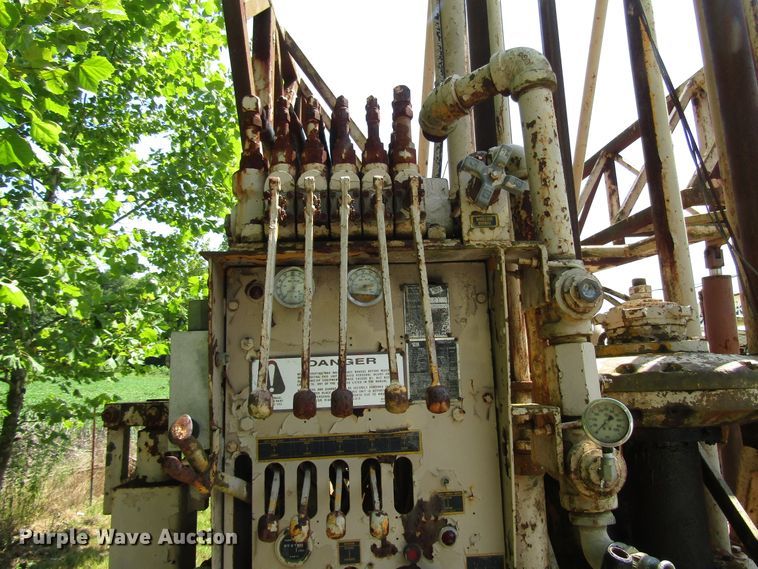 image for item DG1390 1988 Ford FT900 drilling rig truck