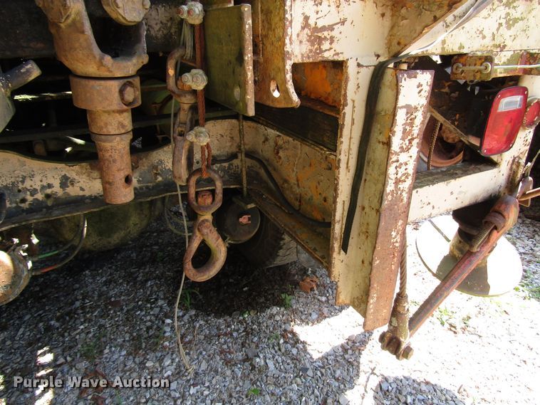 image for item DG1390 1988 Ford FT900 drilling rig truck