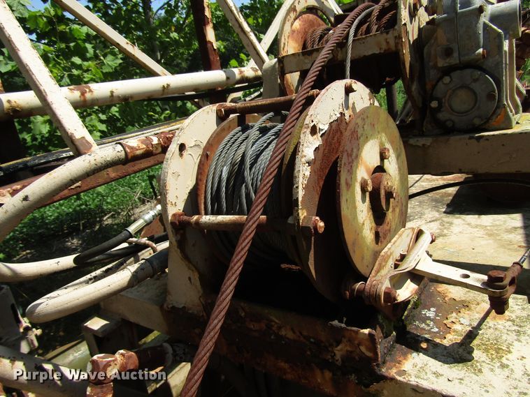 image for item DG1390 1988 Ford FT900 drilling rig truck