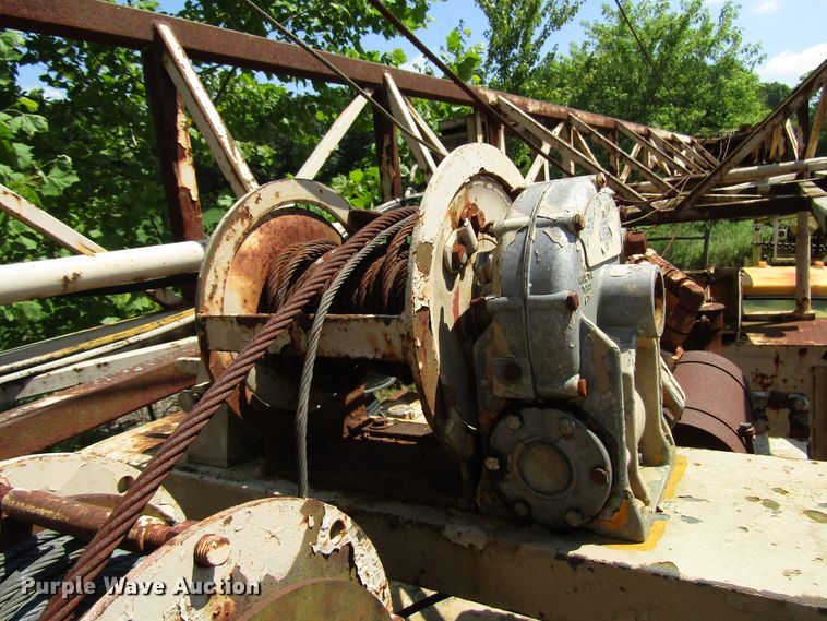 image for item DG1390 1988 Ford FT900 drilling rig truck