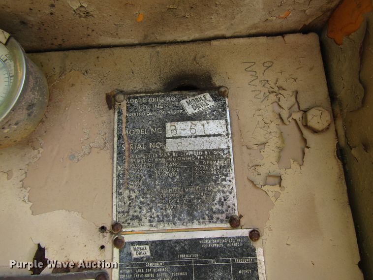 image for item DG1390 1988 Ford FT900 drilling rig truck