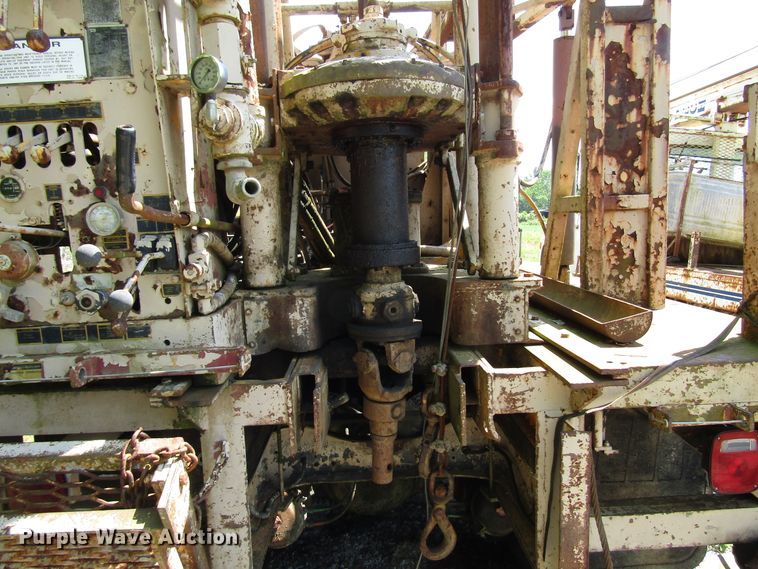 image for item DG1390 1988 Ford FT900 drilling rig truck