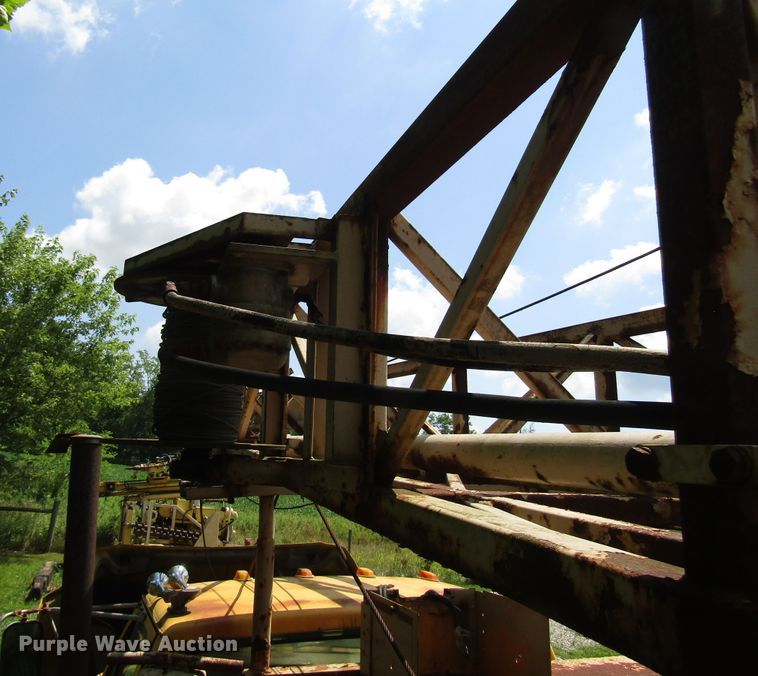 image for item DG1390 1988 Ford FT900 drilling rig truck