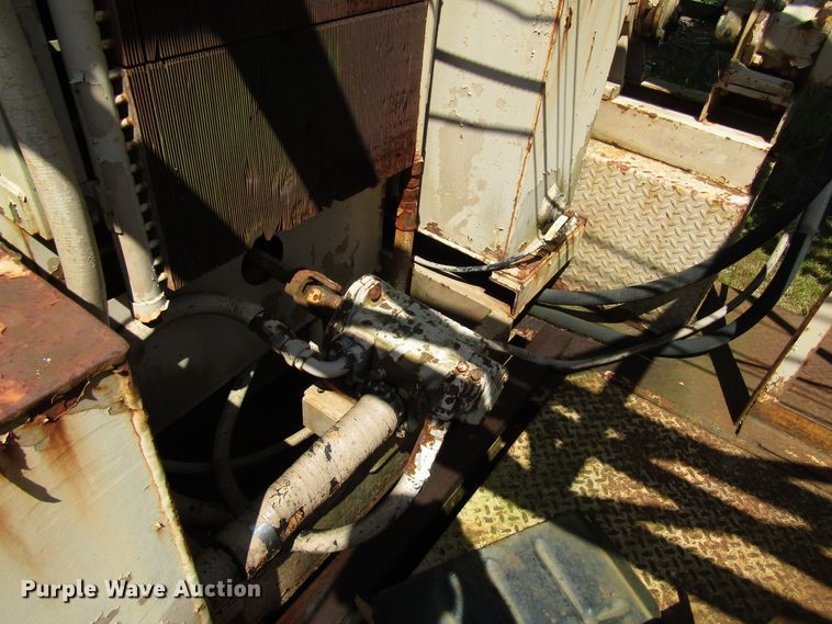 image for item DG1390 1988 Ford FT900 drilling rig truck