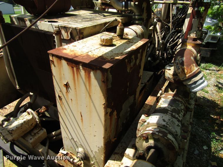 image for item DG1390 1988 Ford FT900 drilling rig truck