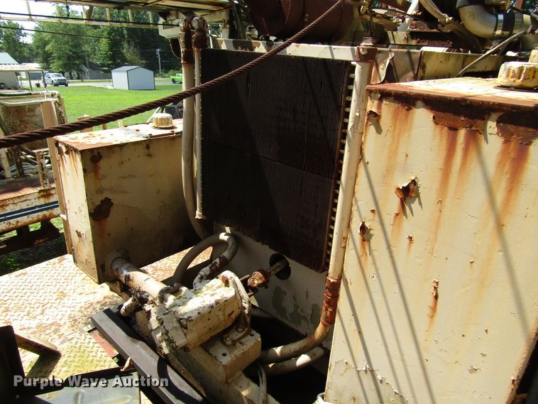 image for item DG1390 1988 Ford FT900 drilling rig truck