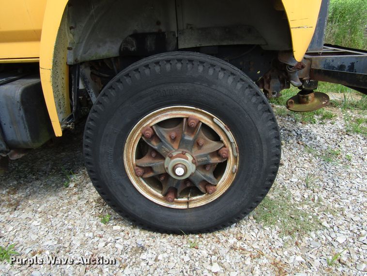 image for item DG1390 1988 Ford FT900 drilling rig truck