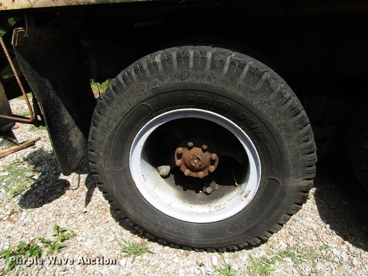 image for item DG1390 1988 Ford FT900 drilling rig truck