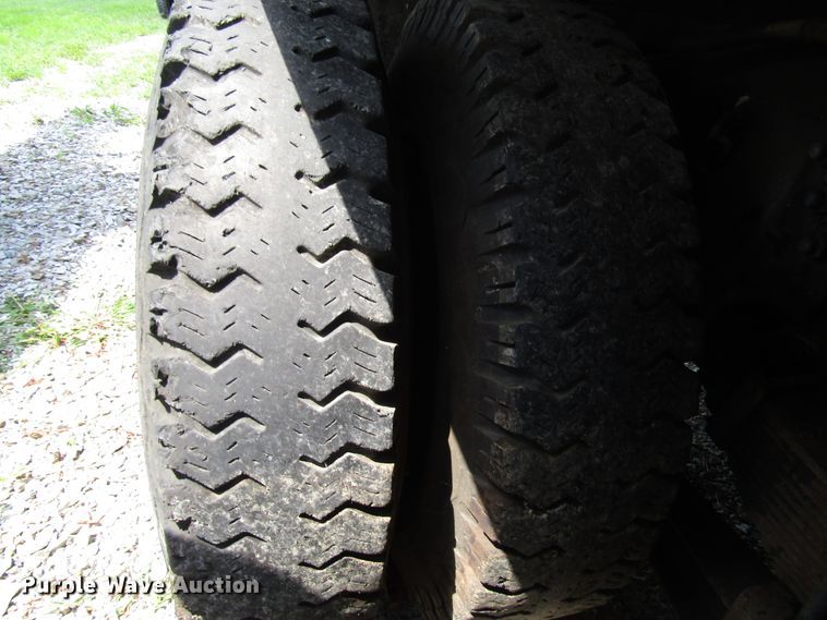 image for item DG1390 1988 Ford FT900 drilling rig truck