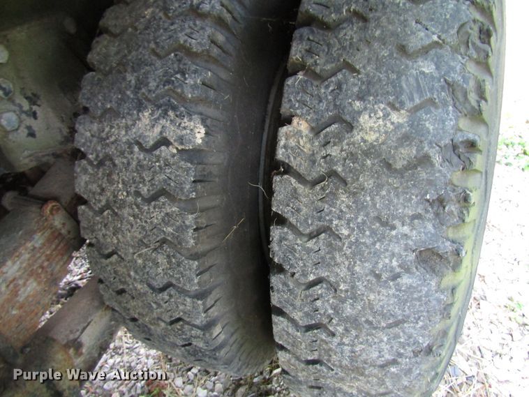 image for item DG1390 1988 Ford FT900 drilling rig truck