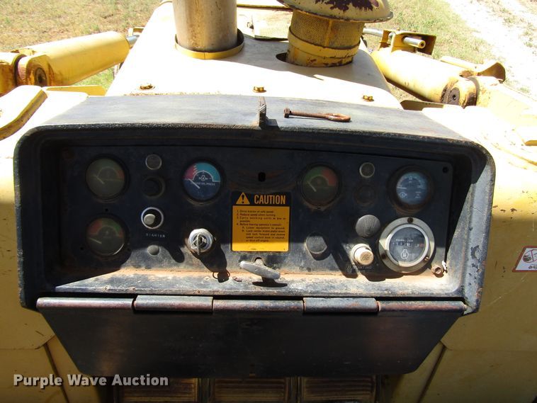 image for item DG1399 1984 John Deere 755A track loader