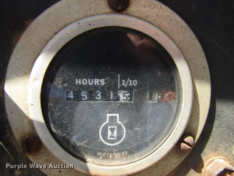 image for item DG1399 1984 John Deere 755A track loader