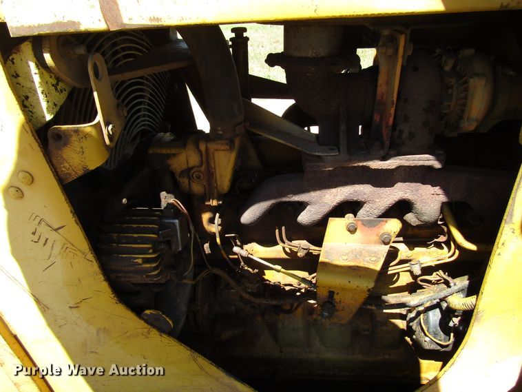 image for item DG1399 1984 John Deere 755A track loader