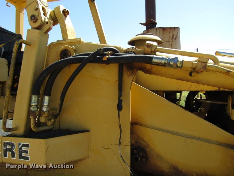 image for item DG1399 1984 John Deere 755A track loader