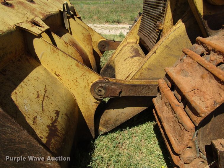 image for item DG1399 1984 John Deere 755A track loader