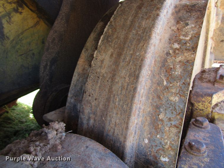 image for item DG1399 1984 John Deere 755A track loader