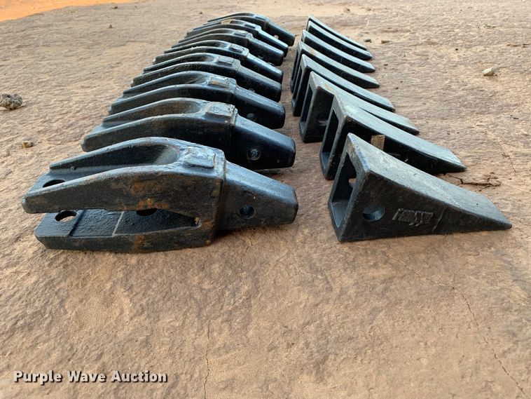 image for item DG1399 1984 John Deere 755A track loader