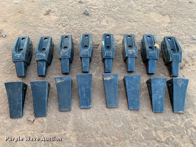 image for item DG1399 1984 John Deere 755A track loader