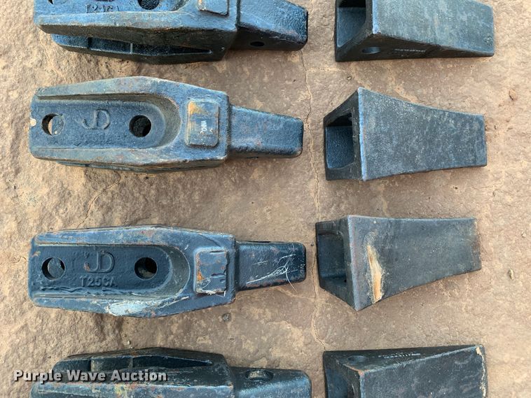 image for item DG1399 1984 John Deere 755A track loader